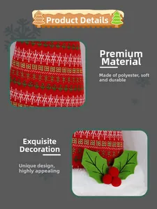Detail van polyester gebreide kerststof met kerstboommotieven en decoratieve bessen