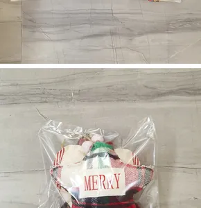 Detaillierter Stoffstern-Anhänger mit Merry-Etikett und rustikaler Kante verpackt