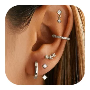 Ensemble de boucles d'oreilles en laiton doré avec créoles argentées et clous en zircon