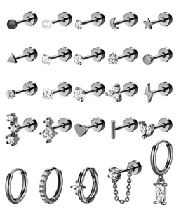 Makroaufnahme von 25-teiligem schwarzem Edelstahl-Ohrring-Set mit Zirkon und Perlen