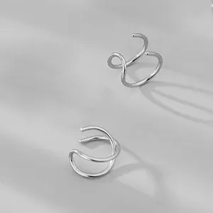 Minimalistische silberne Doppelkreis-Spiral-Ohrmanschetten mit Hochglanz-Metallfinish