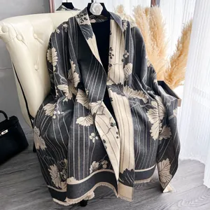 Sciarpa Invernale Jacquard Floreale da Donna Caldo Scialle in Imitazione Cashmere Elegante Sciarpa con Nappine a Righe per Donna
