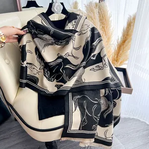 Elegante Sciarpa a Doppia Faccia con Motivo a Cavallo in Imitazione Cashmere per Donna Sciarpa Calda Invernale con Frange Accessorio Moda