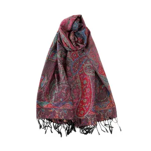 Scialle Pashmina rosso con motivi paisley floreali blu e frange nere per donna
