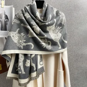 Sciarpa reversibile in cashmere con motivi a gatto e frange per donna in grigio scuro