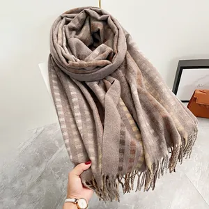 Écharpe épaisse vintage à carreaux tons terre avec franges pour chaleur hivernale