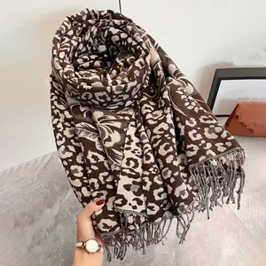 Sciarpa classica leopardata jacquard da donna, calda e spessa con frange beige