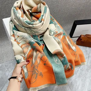 Sciarpa spessa a fiori in finto cashmere con motivi arancioni e beige e frange