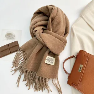 Elegante sciarpa in cashmere double-face cammello con nappe per l'inverno