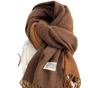 Sciarpa in maglia stile cashmere da donna con nappe lunghe in marrone scuro e caramello