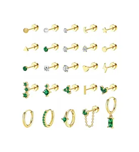 Cuadrícula detallada de 24 pendientes de latón dorado con circón verde y perlas finas