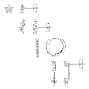 Vue détaillée de quatre boucles d'oreilles en argent avec zircons aux designs floraux