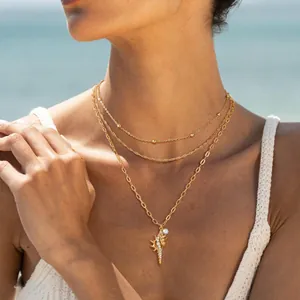Parure de colliers dorés à trois rangs style bohème avec pendentif coquillage