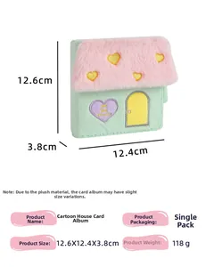 Vue détaillée de l'album photo en peluche en forme de maison, taille 12,6x12,4x3,8cm