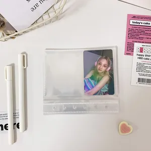 Detailansicht der hochtransparenten PVC-Innentasche mit 6 Löchern für A7-Binder und Fotokarten