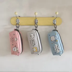 Astucci in tela carini con grandi cerniere e stampe a cartoni animati in rosa blu e grigio
