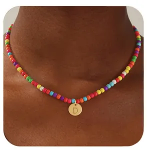 Collier en perles colorées avec pendentif lettre D dorée pour bijoux bohèmes femmes
