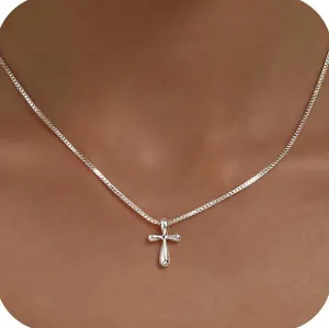 Collier avec pendentif croix en argent et chaîne vénitienne pour femme style élégant