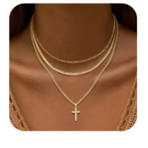 Drielaagse goudkleurige messing halsketting set met slangenketting en kruis hanger