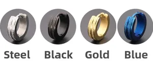 Detail von matten Creolen-Ohrringen in den Farben Stahl, Schwarz, Gold und Blau