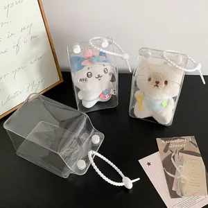 Gros plan détaillé du sac d'exposition transparent en PVC en forme de brique de lait