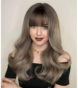 Détail de perruque synthétique ondulée gris cendré 22 pouces avec frange droite