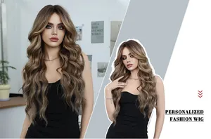 Détail de la perruque synthétique longue ondulée blond ombré avec volume naturel