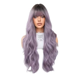 Peluca larga ondulada color lila lavanda con flequillo y raíces oscuras fondo blanco