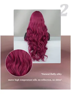 Détail de la texture de perruque longue bouclée en soie mate haute température bordeaux