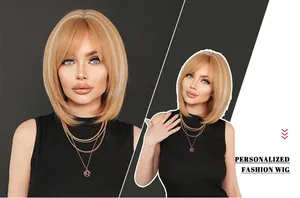 Détail d'une perruque bob blonde courte avec mèches et frange latérale lisse soyeuse