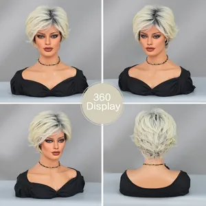 360-Grad-Ansicht der gestuften Pixie-Perücke in Platinblond mit dunklem Ansatz für Damen