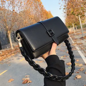 Petit Sac Carré en Cuir PU Rétro pour Femmes Avec Bandoulière Tressée Sac Bandoulière à Rabat Mode pour Voyage Quotidien