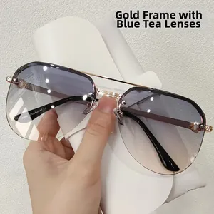 Detail of gold aviator sunglasses with blue-tea lenses and metal frame model B258