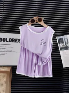Conjunto de pijama infantil de modal morado con estampado de oso y ribete blanco