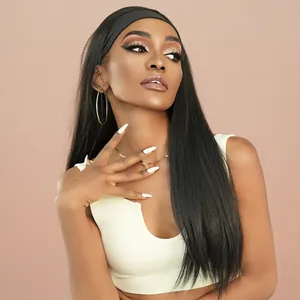 Détail de la perruque bandeau longue et lisse, cheveux noirs soyeux avec bandeau élastique