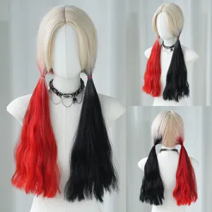 Perruque cosplay Harley Quinn avec queues de cheval rouge et noir sur cheveux blonds