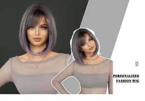 Detailansicht der kurzen grau-violetten Bob-Perücke mit Pony und sanften Innenkurven