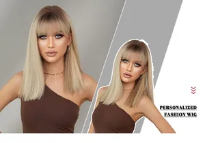 Double vue d'une perruque raide blond lin avec frange et texture soyeuse fine