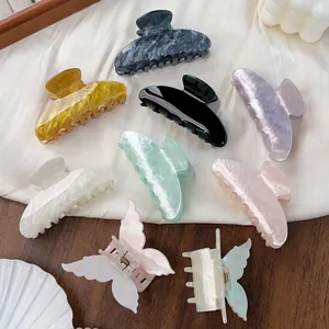 Collection de grandes pinces à cheveux en acétate aux motifs marbrés et écailles