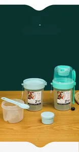 Portable 2-layer salad cup detail with 500ml body, 300ml topper, sauce box and fork