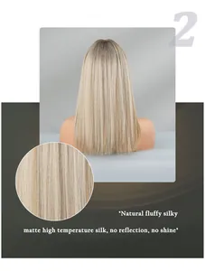 Texture détaillée des fibres synthétiques mates blond doré pour perruque aspect naturel