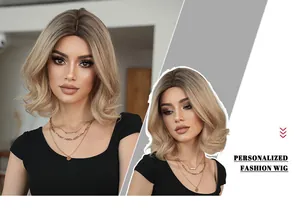 Detailansicht der gewellten blonden Ombre-Perücke mit Mittelscheitel und Naturoptik