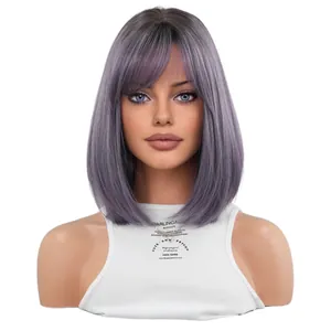Kurze grau-violette Bob-Perücke mit Pony für Damen, Kunsthaar auf einer Modepuppe