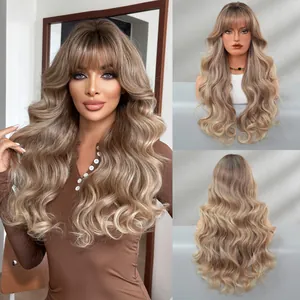 Perruque longue ondulée ombré blond avec frange, vues avant et arrière sur modèle
