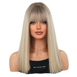 Perruque blonde mi-longue lisse avec frange et racines foncées sur fond blanc