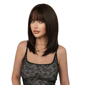 Parrucca bob media lunghezza marrone scuro con frangia e texture liscia naturale donna