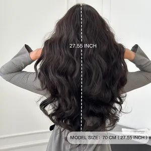Achteraanzicht van de 70 cm lange donkerbruine pruik met golvend haar en natuurlijke krullen