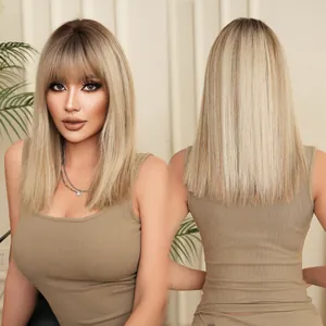 Mittellange lichtblonde Perücke mit Pony in Vorder- und Rückansicht für Damen