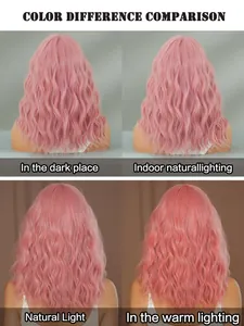 Perruque rose ondulée mi-longue montrant les variations de couleur sous quatre lumières