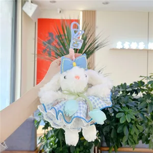 Porte-clé lapin en peluche Lolita avec robe bleue et dentelle en décor intérieur